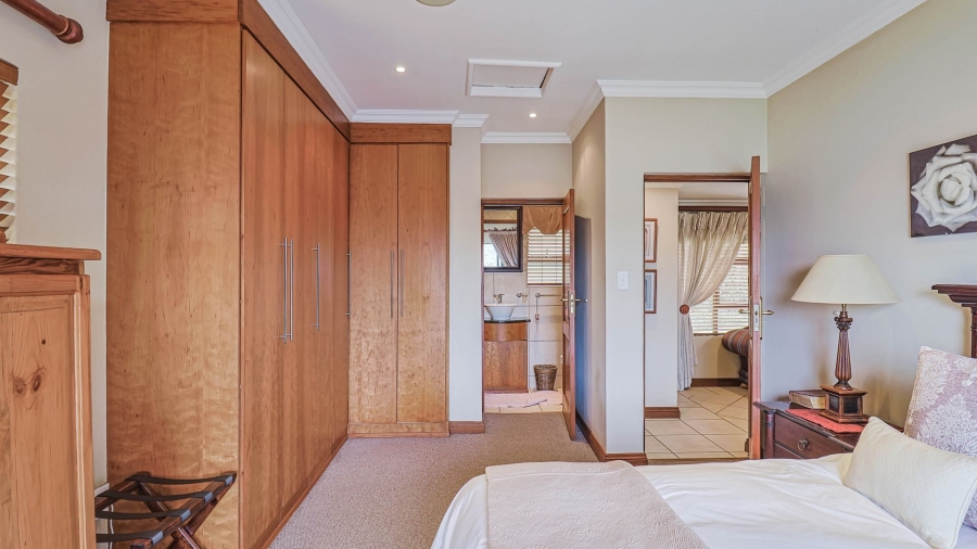 5 Bedroom Property for Sale in Birdwood Estate North West